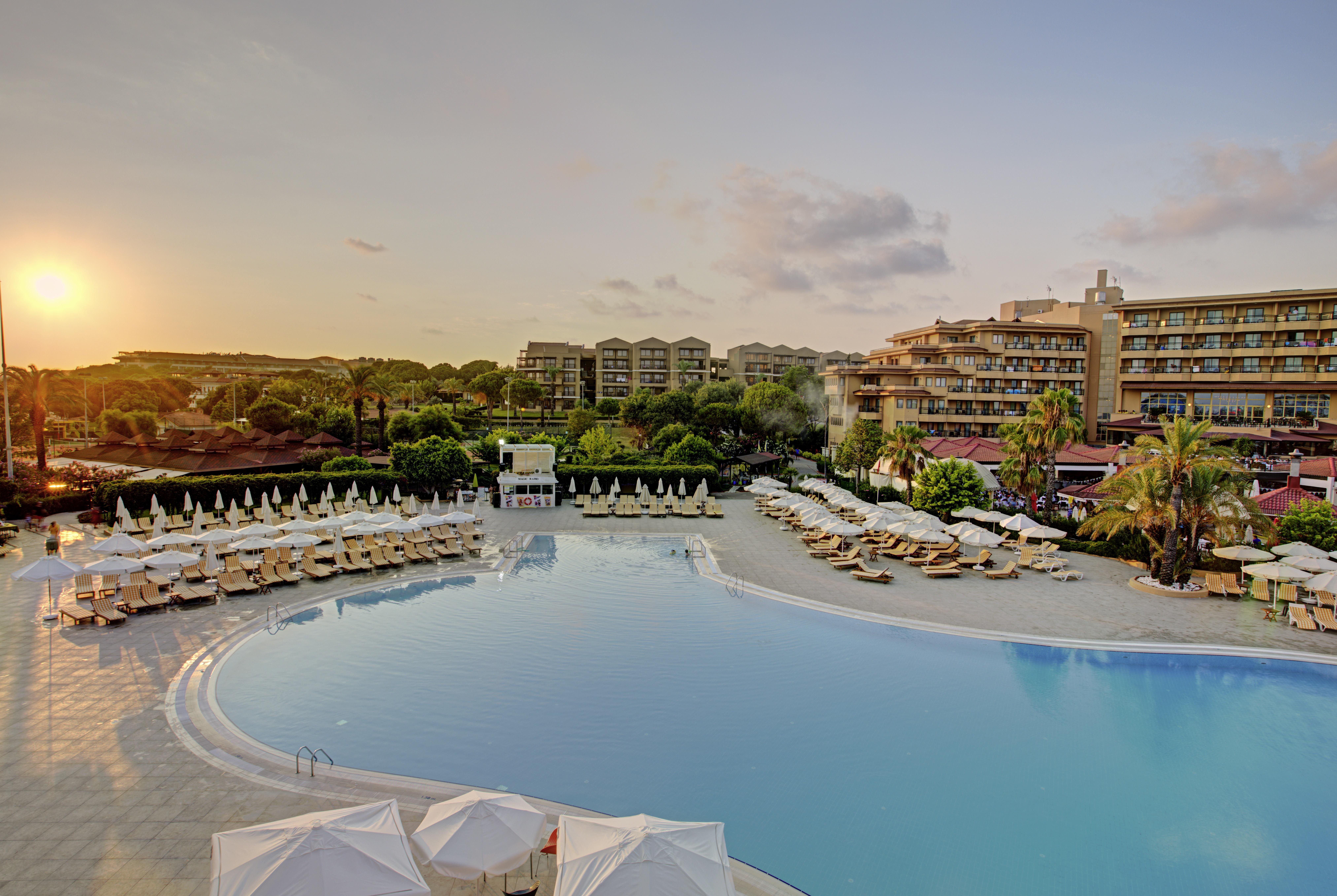 Asteria Family Resort Belek Αττάλεια Εξωτερικό φωτογραφία The resort at sunset