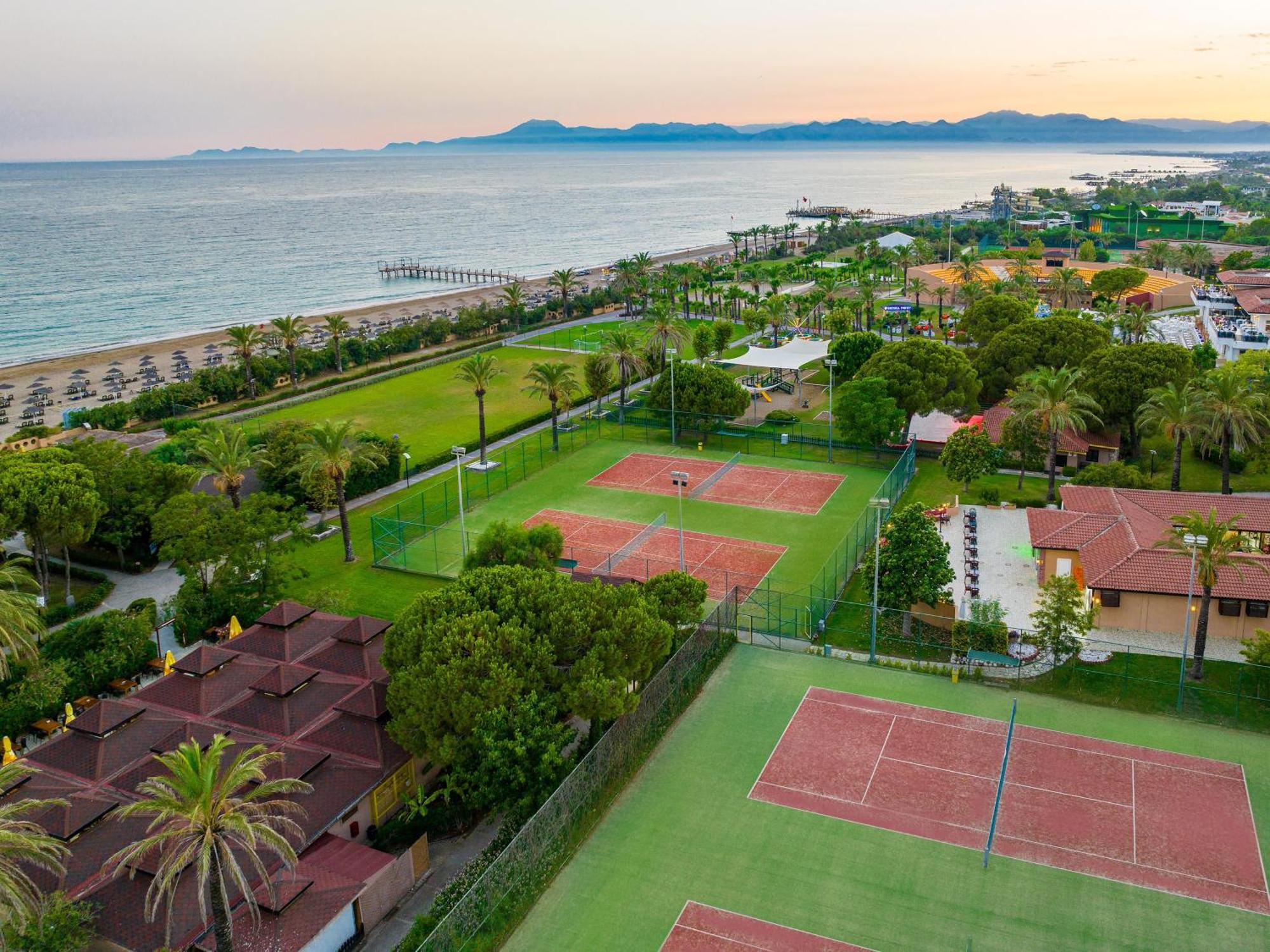 Asteria Family Resort Belek Αττάλεια Εξωτερικό φωτογραφία Tennis courts at the resort