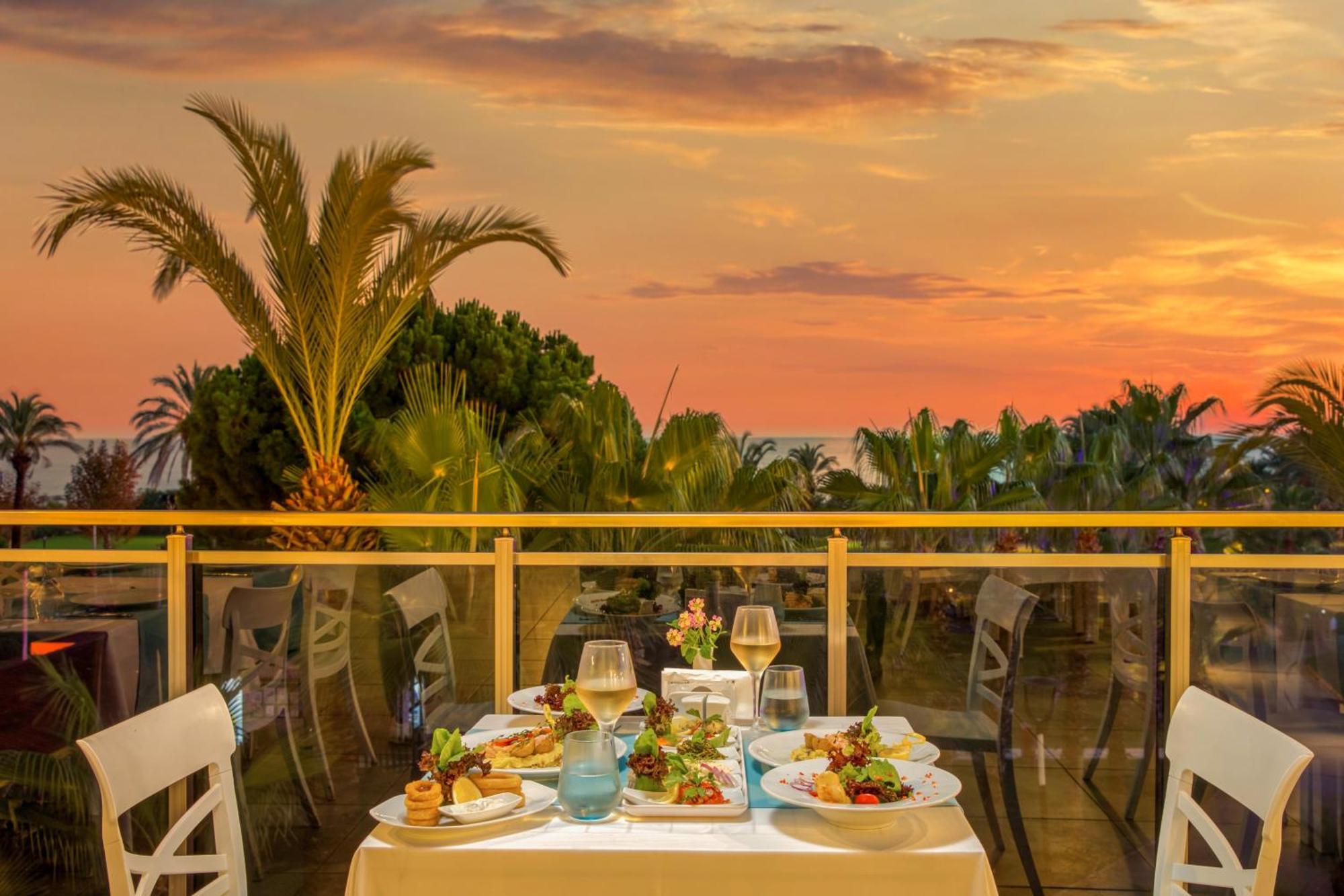Asteria Family Resort Belek Αττάλεια Εξωτερικό φωτογραφία Sunset at the hotel